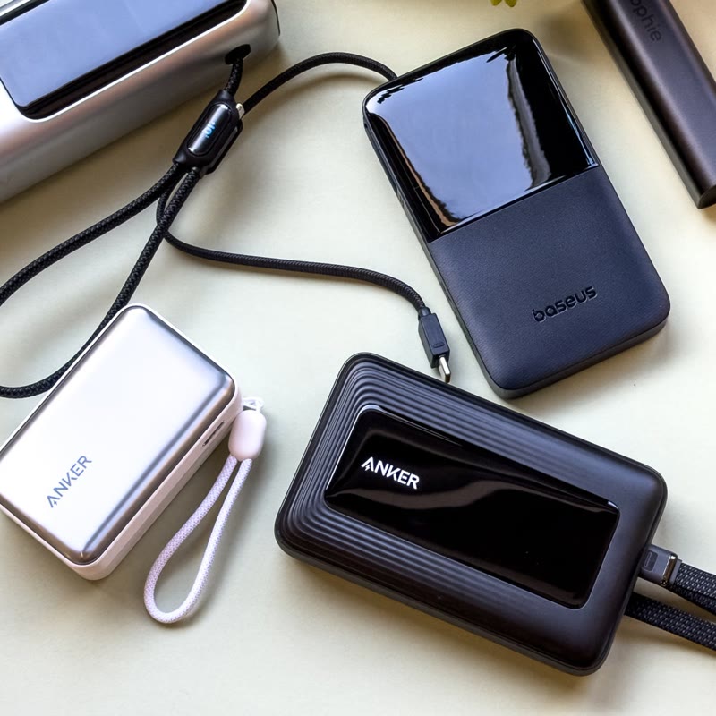 پاوربانک 45 وات 3 پورت سامسونگ مدل Battery Pack EB-P4520 ظرفیت 20000 میلی‌آمپرساعت، دارای قابلیت شارژ سریع، شارژ هم‌زمان 3 دس